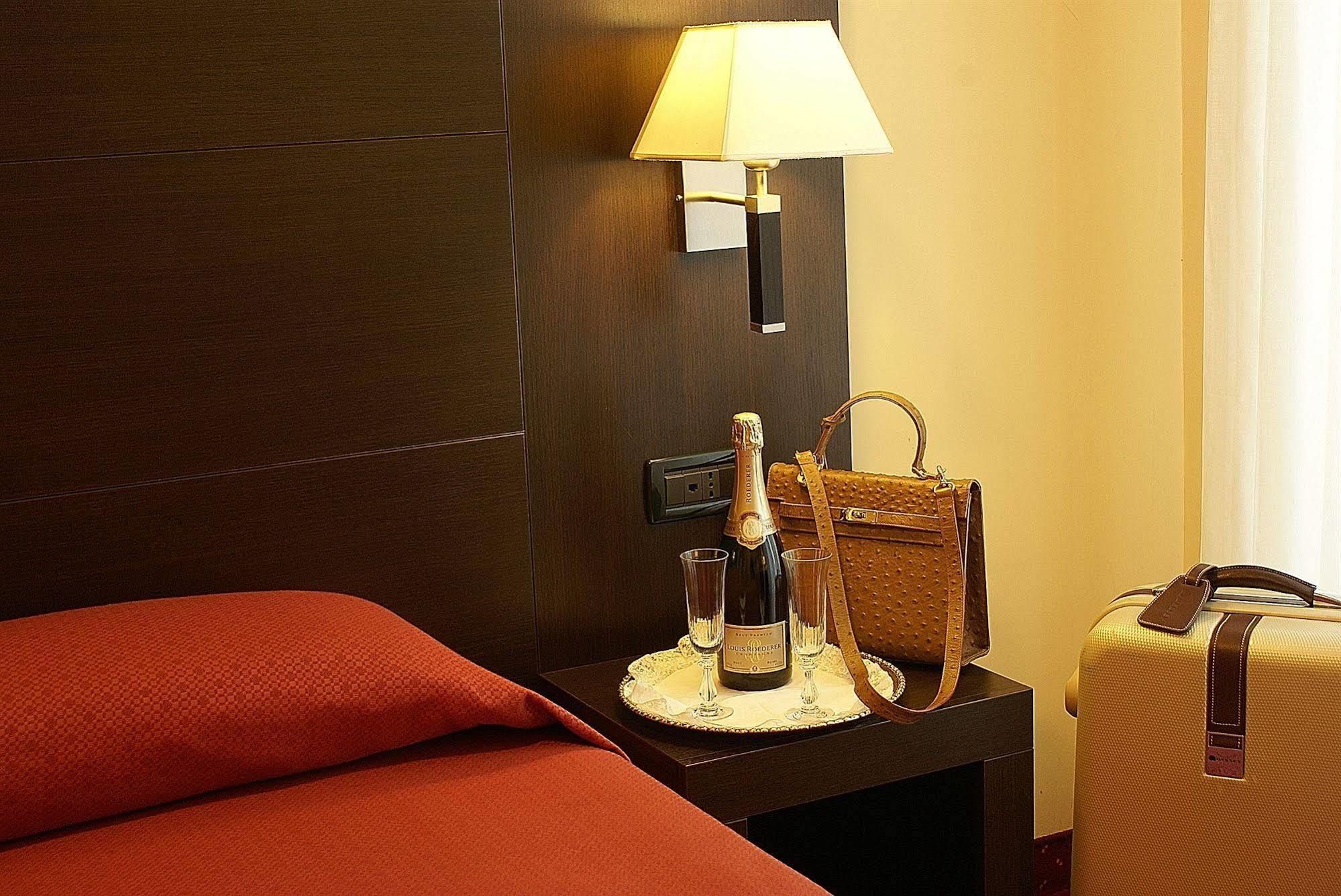 Hotel Versailles Rome Luaran gambar
